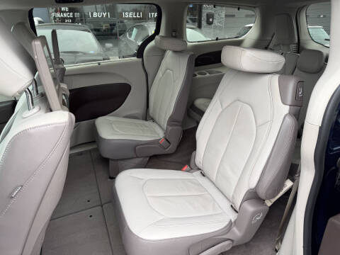 2017 Chrysler Pacifica Touring-L Plus