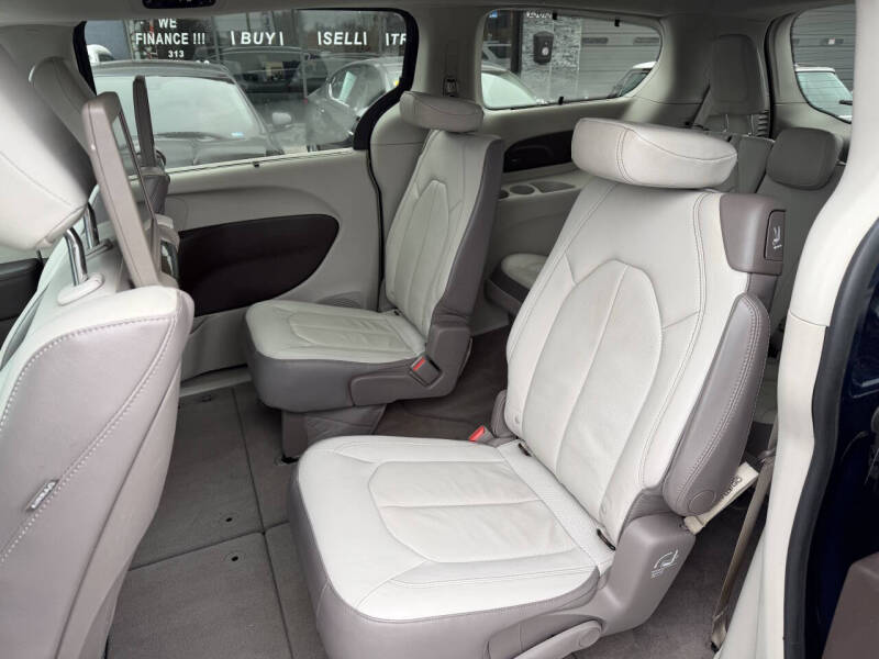 2017 Chrysler Pacifica Touring-L Plus