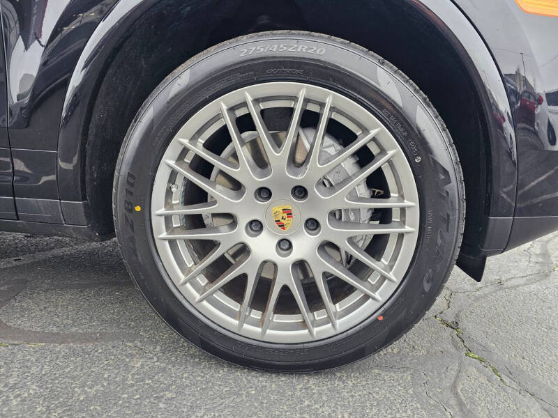 2018 Porsche Cayenne Platinum Edition