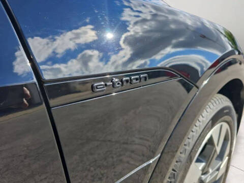 2021 Audi e-tron quattro Premium