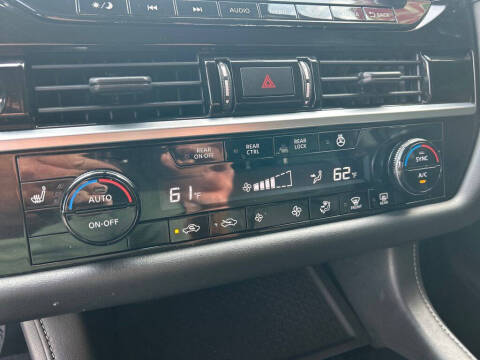 2022 Nissan Pathfinder SL