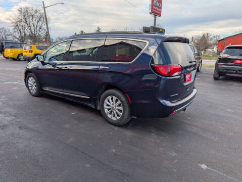 2017 Chrysler Pacifica Touring-L