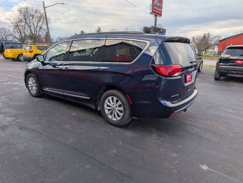 2017 Chrysler Pacifica Touring-L