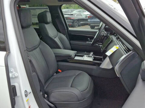 2025 Land Rover Range Rover P550e SE