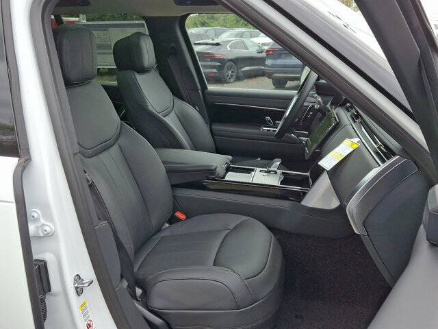 2025 Land Rover Range Rover P550e SE