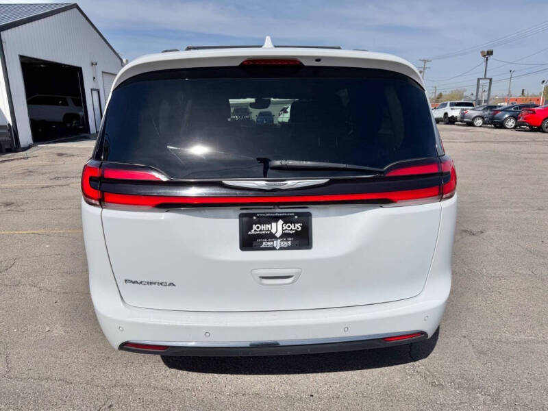 2022 Chrysler Pacifica Touring L