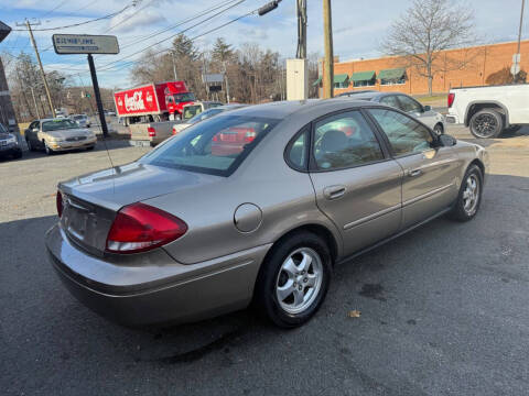 2005 Ford Taurus SE