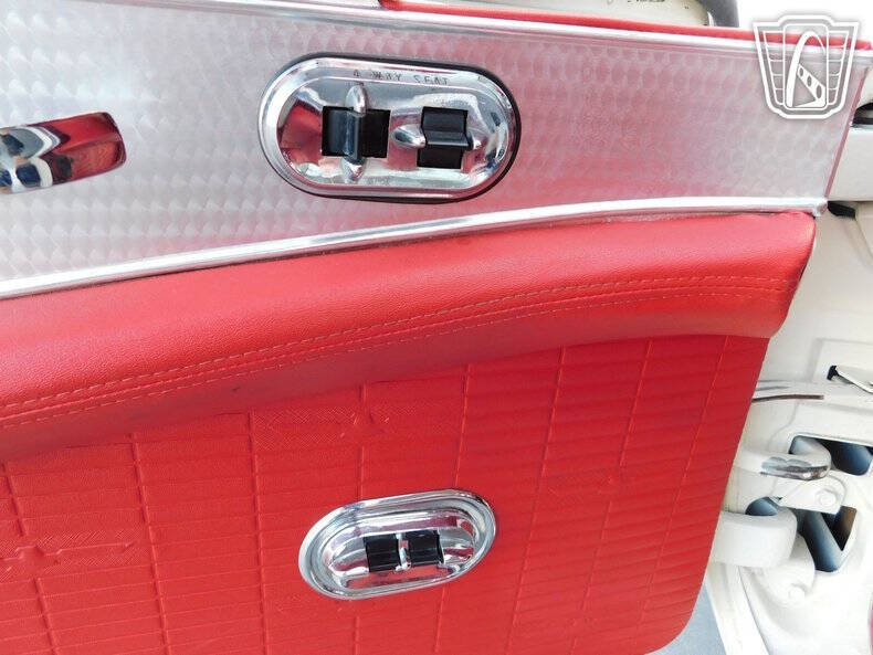 1957 Ford Thunderbird