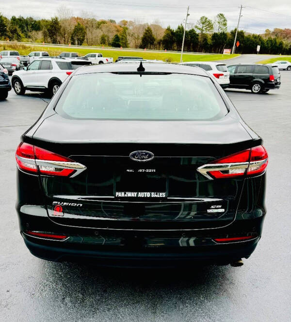 2020 Ford Fusion SE photo 3