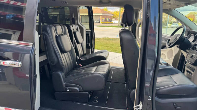 2013 Chrysler Town and Country Touring-L