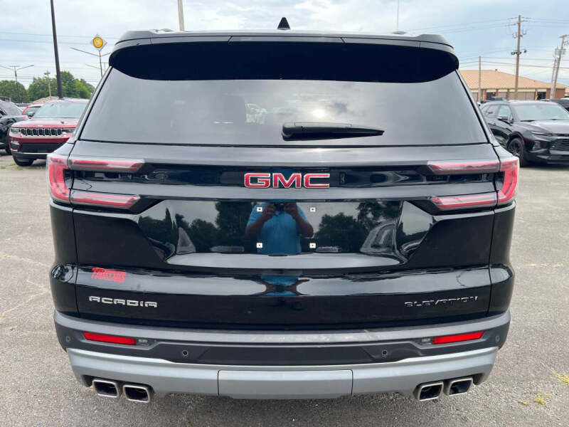 2025 GMC Acadia Elevation