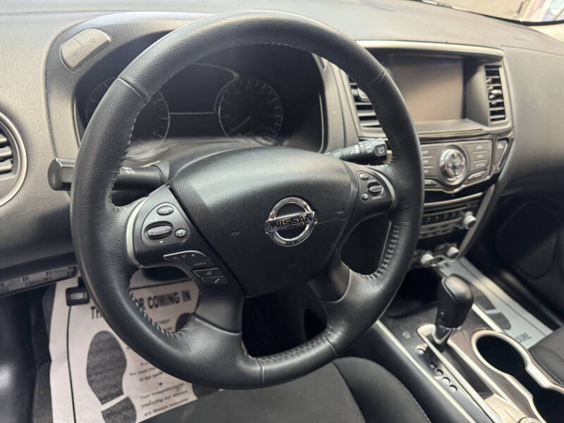 2017 Nissan Pathfinder SV