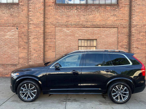 2016 Volvo XC90 T6 Momentum
