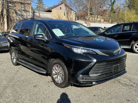 2022 Toyota Sienna for sale at Certified Luxury Motors in Great Neck NY