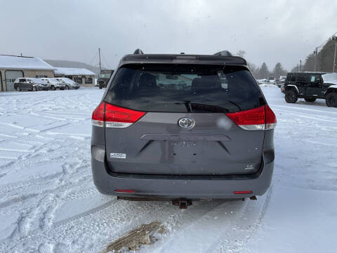 2011 Toyota Sienna LE 7-Passenger