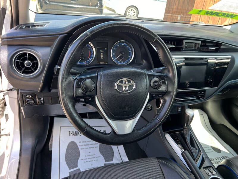 2018 Toyota Corolla SE photo 8