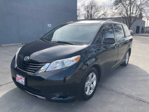 2016 Toyota Sienna LE 7-Passenger Auto Access Seat