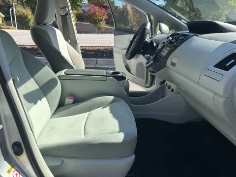 2013 Toyota Prius v Three