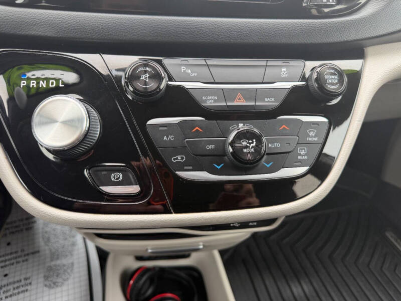 2017 Chrysler Pacifica Touring-L