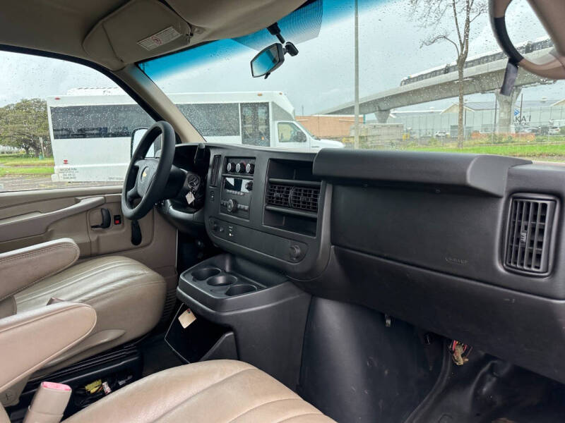 2012 Chevrolet Express Cargo Work Van - Photo 30
