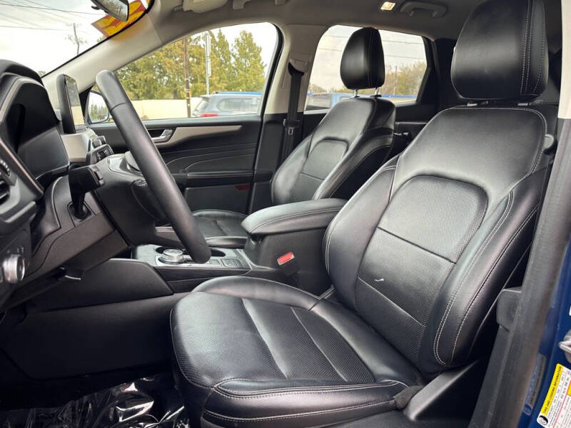 2022 Ford Escape SEL