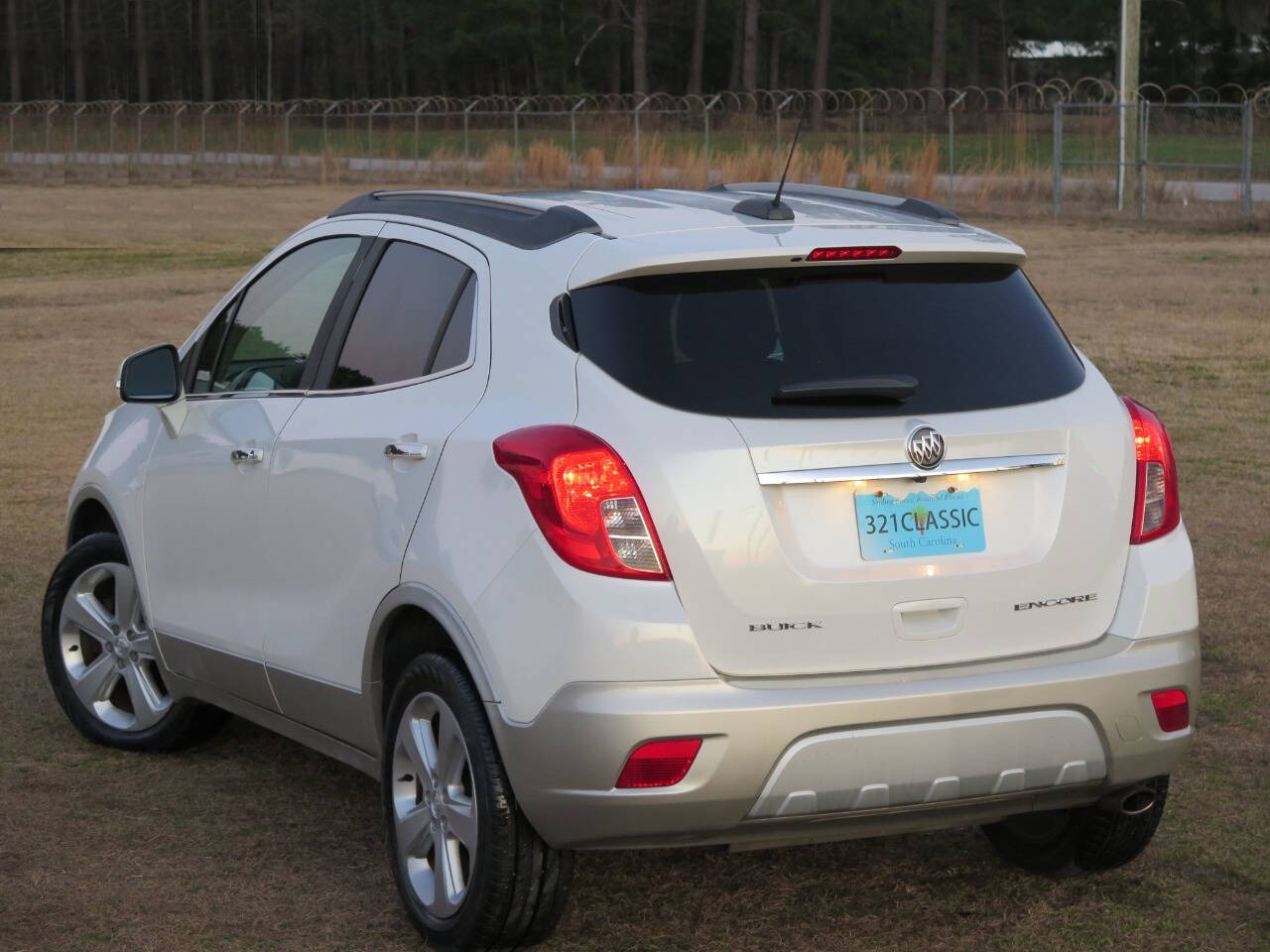White 2016 Buick Encore Base Base 4dr Crossover 2