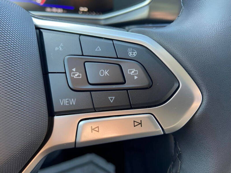 2025 Volkswagen Taos SE Black 4Motion