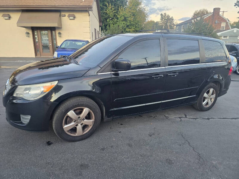 2011 Volkswagen Routan SE