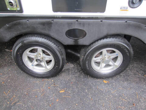 2021 Coleman Light Series 1805RB