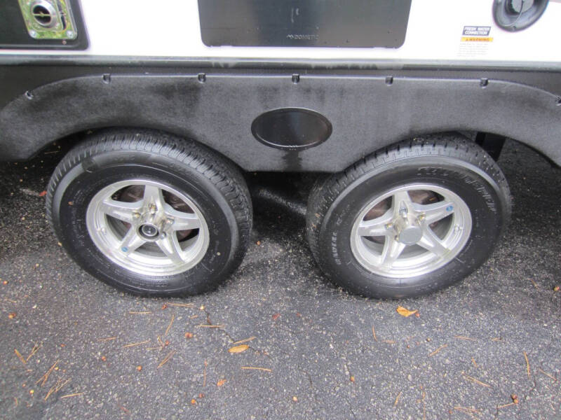 2021 Coleman Light Series 1805RB