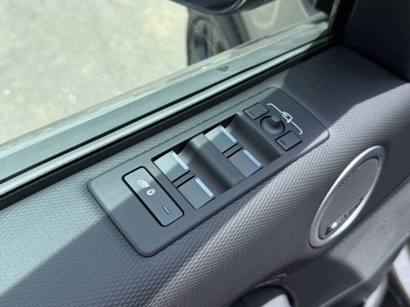 2025 Land Rover Discovery P300 Dynamic SE