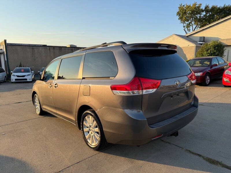 2011 Toyota Sienna LE 7-Passenger