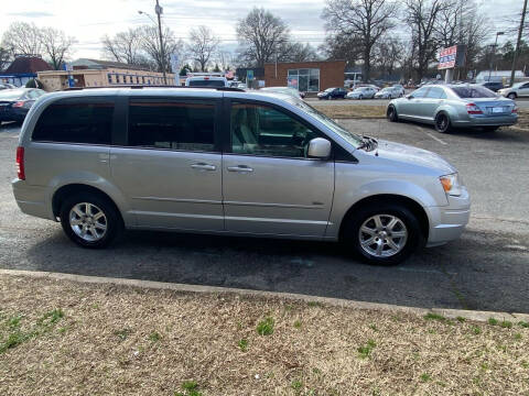 2008 Chrysler Town and Country for sale at Carz Unlimited in Richmond VA