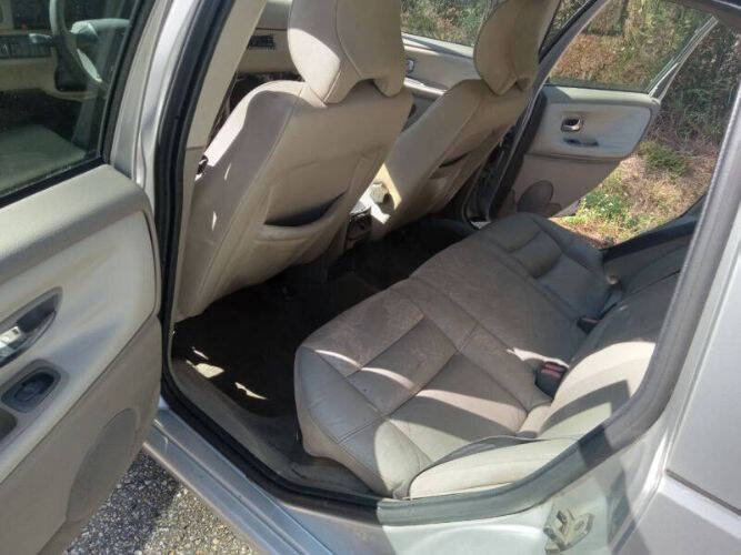 2000 Volvo V70 SE