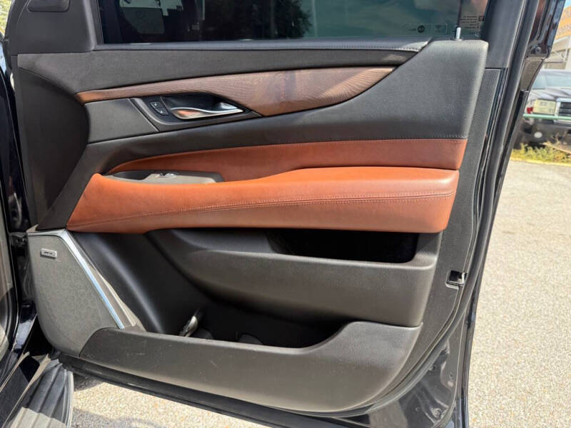 2016 Cadillac Escalade Luxury Collection