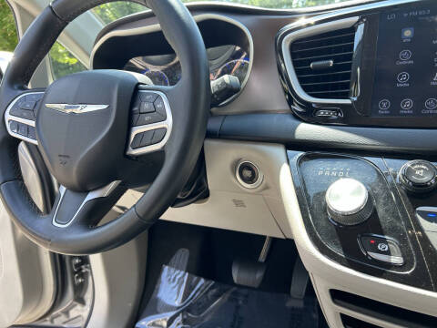 2017 Chrysler Pacifica Touring-L