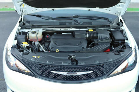 2022 Chrysler Voyager LX