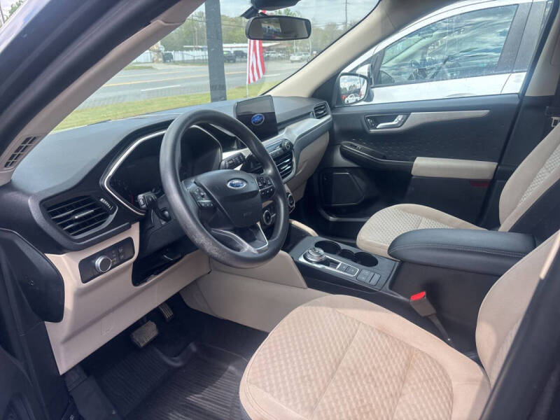 2020 Ford Escape SE