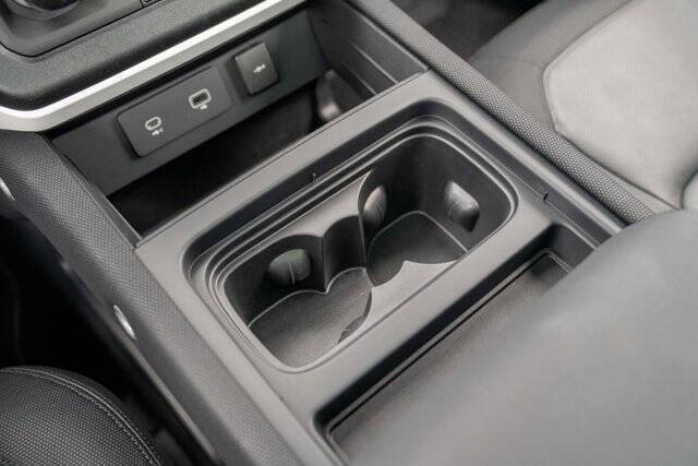 2022 Land Rover Defender 27