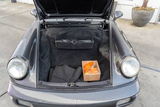 1992 Porsche 911 36