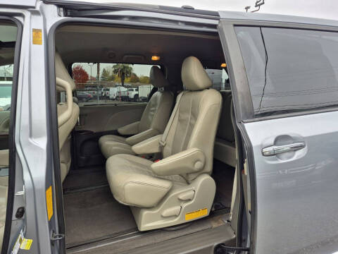 2014 Toyota Sienna XLE 8-Passenger