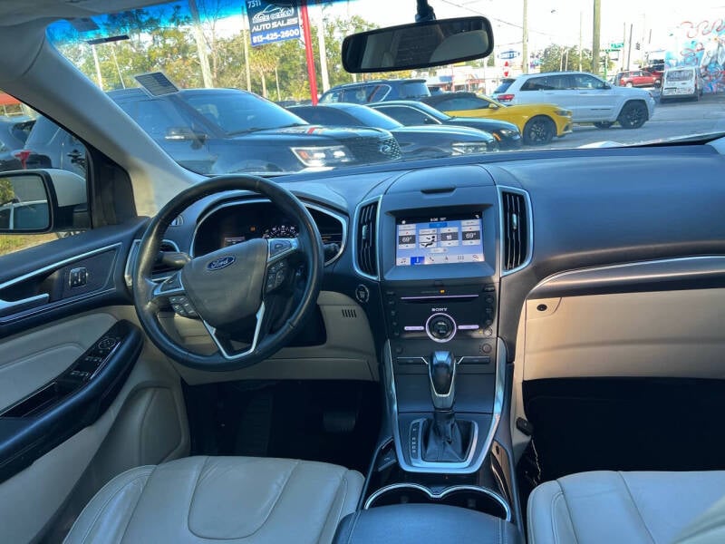 2016 Ford Edge Titanium photo 19