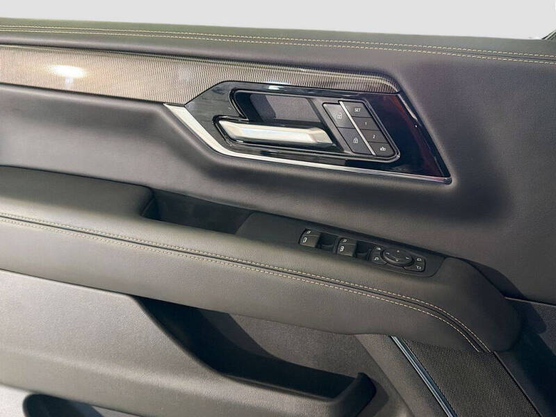 2025 GMC Yukon Elevation