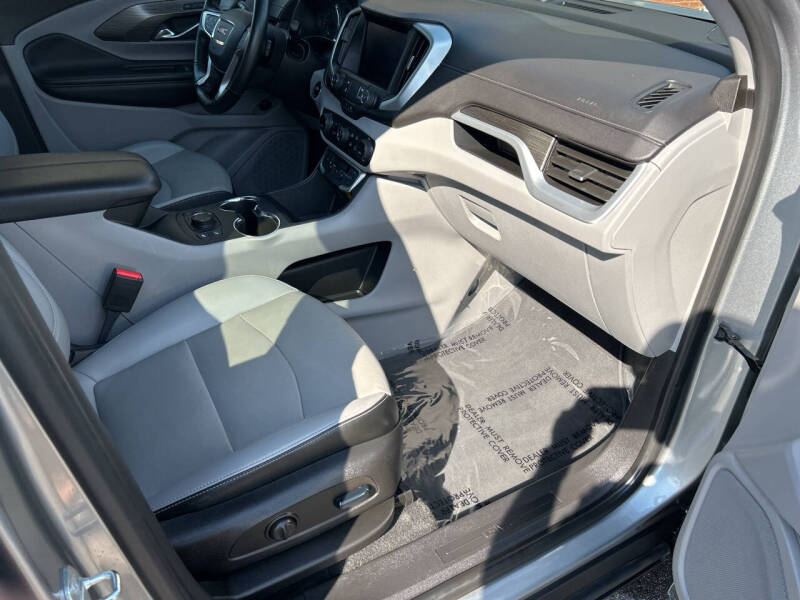 2023 GMC Terrain SLT