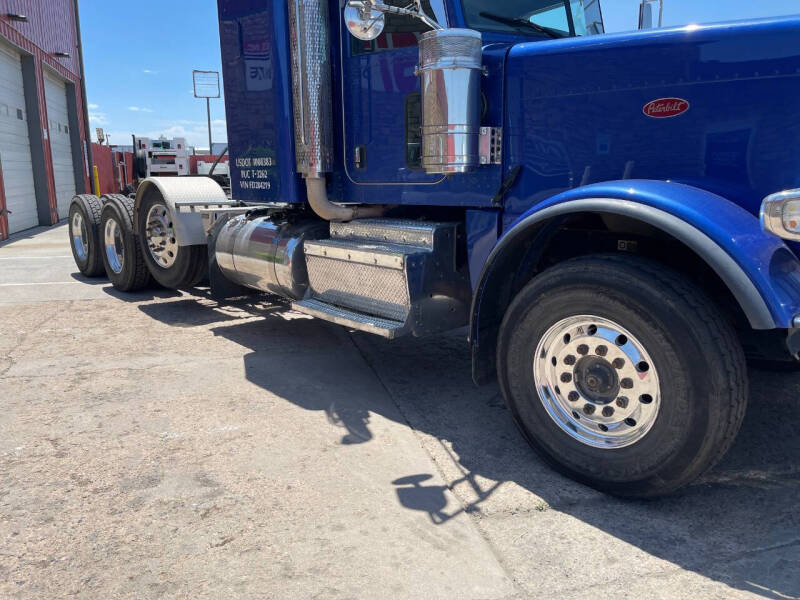 2015 Peterbilt 389