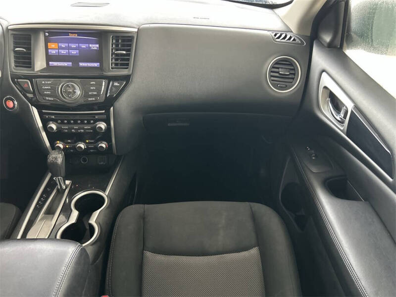 2018 Nissan Pathfinder SV