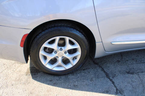 2017 Chrysler Pacifica Touring-L Plus