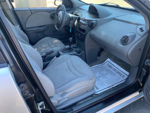 2004 Saturn Ion 1