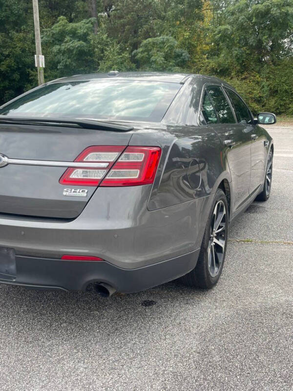 2016 Ford Taurus SHO photo 18