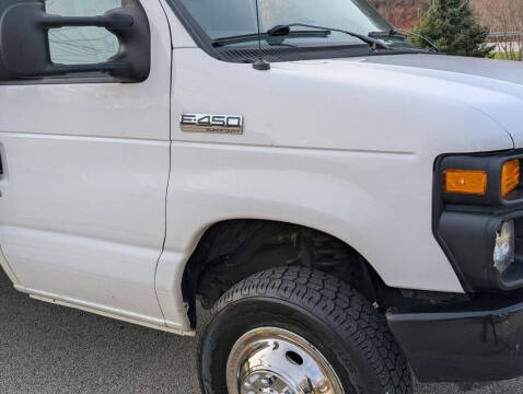 2017 Ford E-Series E-450 SD